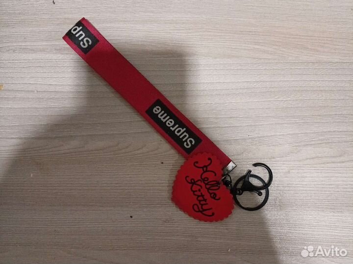 Брелок supreme