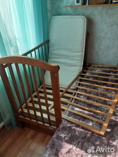 Детская кроватка + матрас + бортики + игрушки