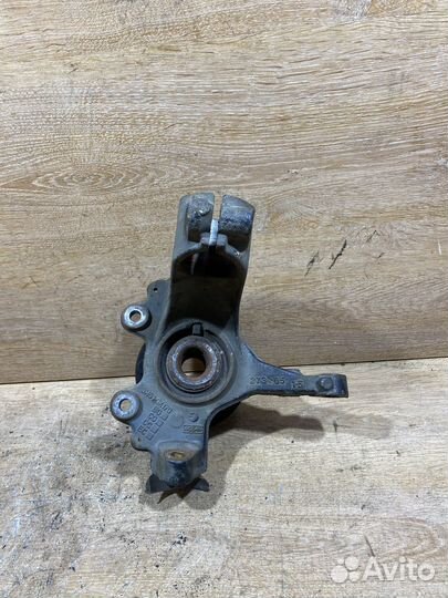 Поворотный кулак правый Ford Focus 2 X71