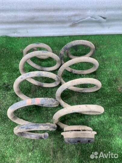 Пружина подвески задняя Nissan Qashqai J10