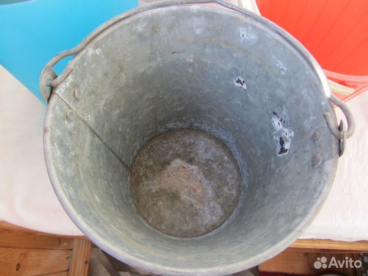 Ведра пластиковые и оцинкованные