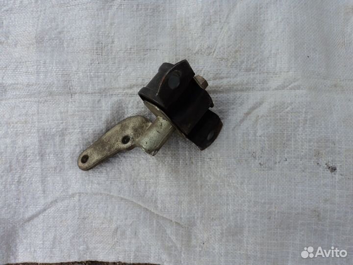 Задняя опора двигателя Ваз 2110