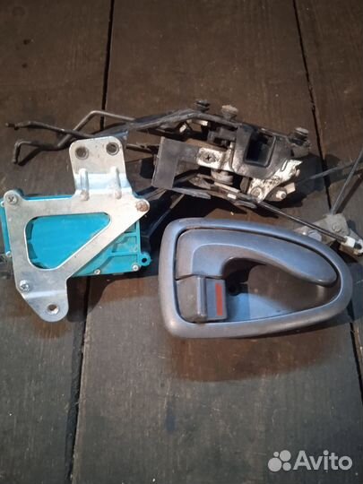 Замок двери на Hyndai Accent