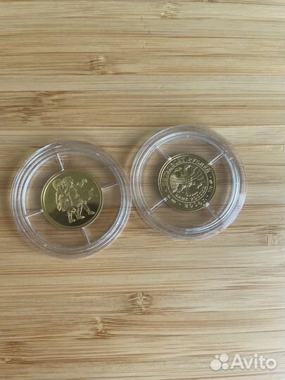 Золотые монеты близнецы 2004