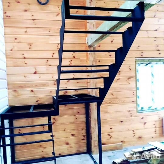 Лестница на металлокаркасе с проектированием