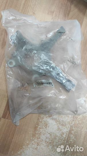 Кулак поворотный renault logan/sandero 14- LH