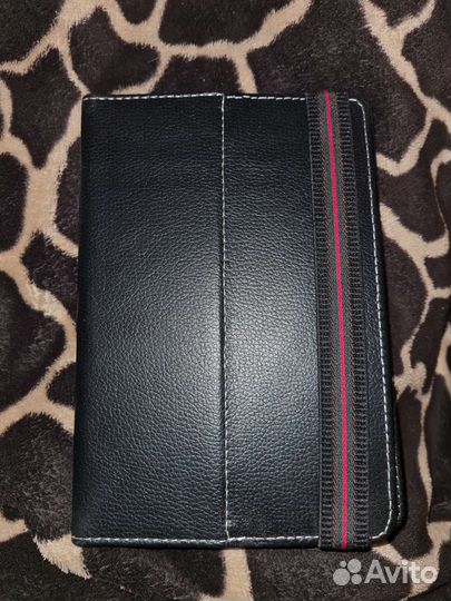 Чехлы на планшеты, электронные книги