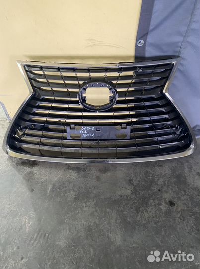 Решетка радиатора с молдингом Lexus NX