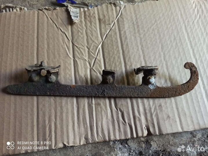 Конëк - лезвие от коньков старое