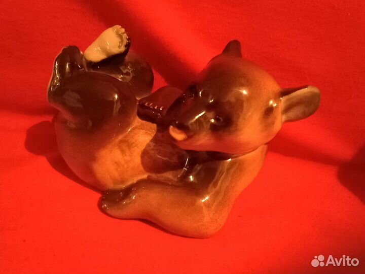 Статуэтка фарфоровая 