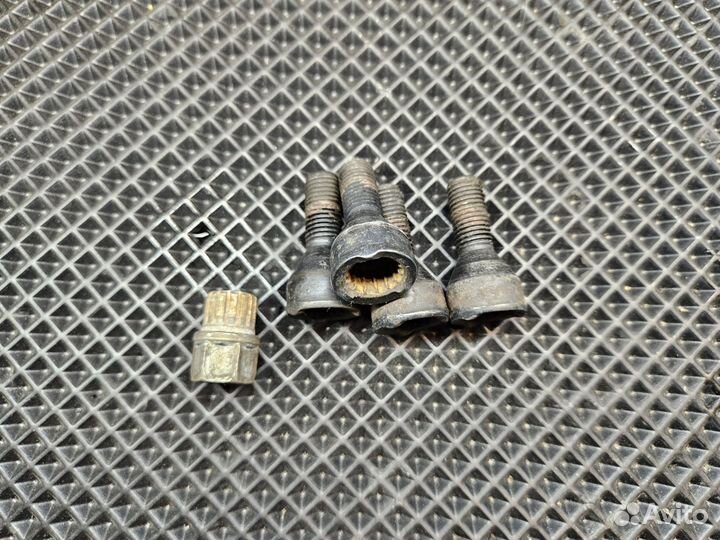 Комплект оригинальных секреток BMW