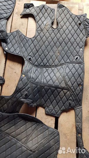 Продам комплект ковриков