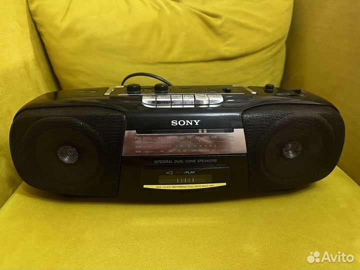 Магнитофон кассетный Sony