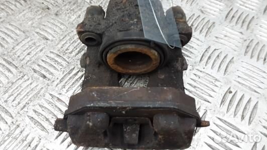 Суппорт тормозной передний правый skoda octavia A5