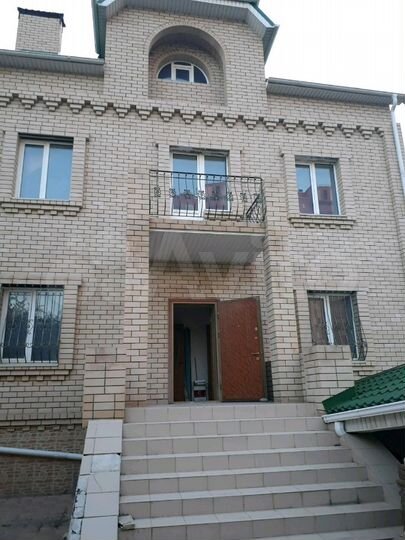 Коттедж 370 м² на участке 6 сот.