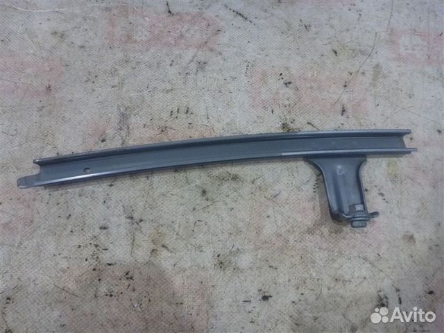 Направляющая стекла передняя левая Toyota Rav4