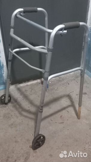 Ходунки для инвалидов на колесах