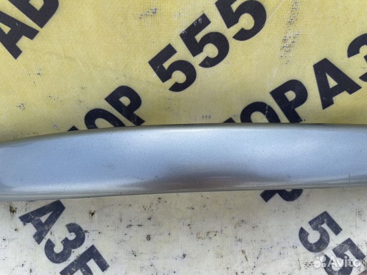 Молдинг переднего бампера правый Toyota Avensis 2