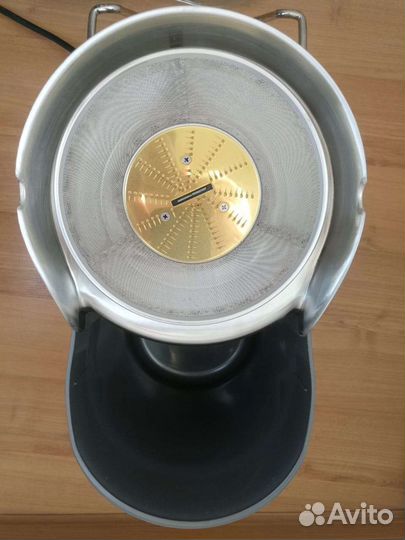 Соковыжималка Bork S800