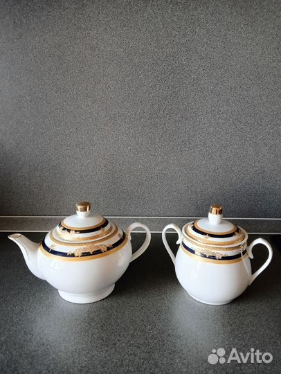 Заварочный чайник и сахарница