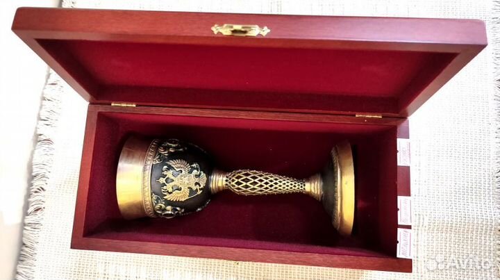 Кубок подарочный в деревянном футляре