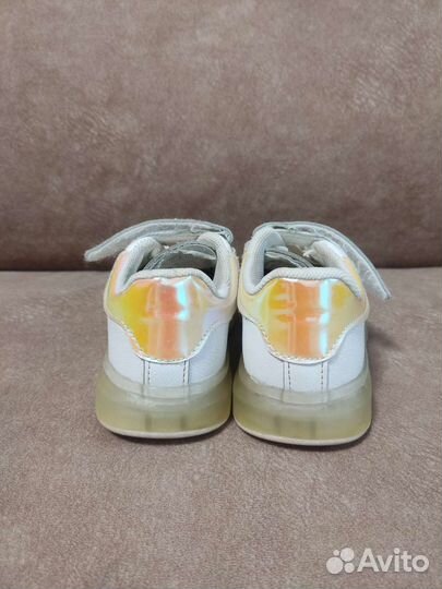 Кроссовки для девочки