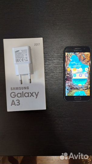 Продам телефон samsung а3 2017 года