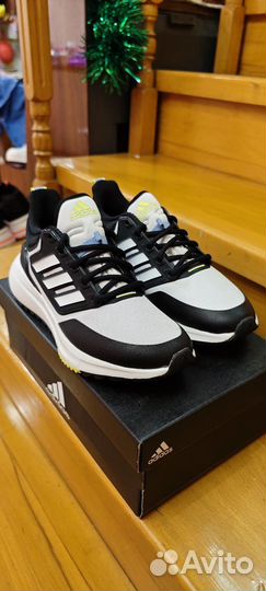 Кроссовки Adidas 35 и 39 размер оригинал