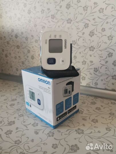 Тонометр на запястье omron