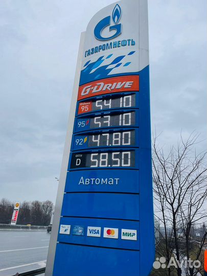 Заправщик на АЗС