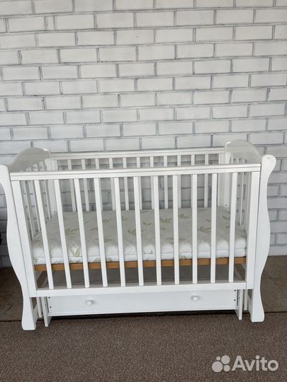 Детская кроватка Лель с маятником