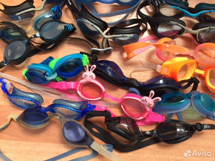 Очки для плавания и шапочки