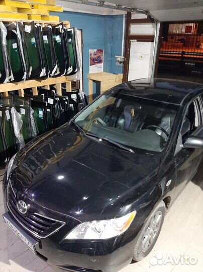 Лобовое стекло на Тойота Камри