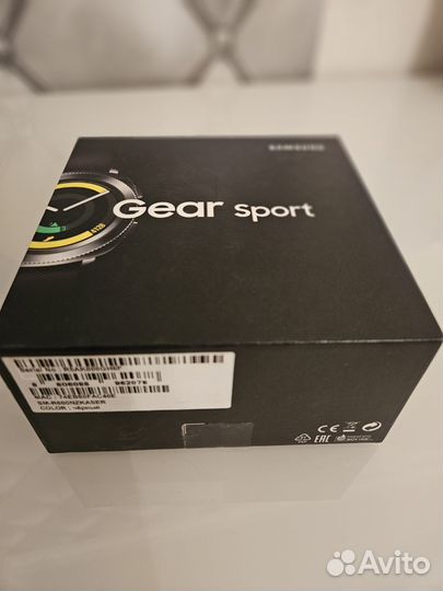 Смарт-часы Samsung Gear Sport