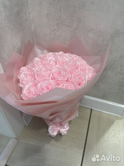 Букет из атласных роз