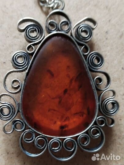 Старинные подвески и кулоны из Янтаря