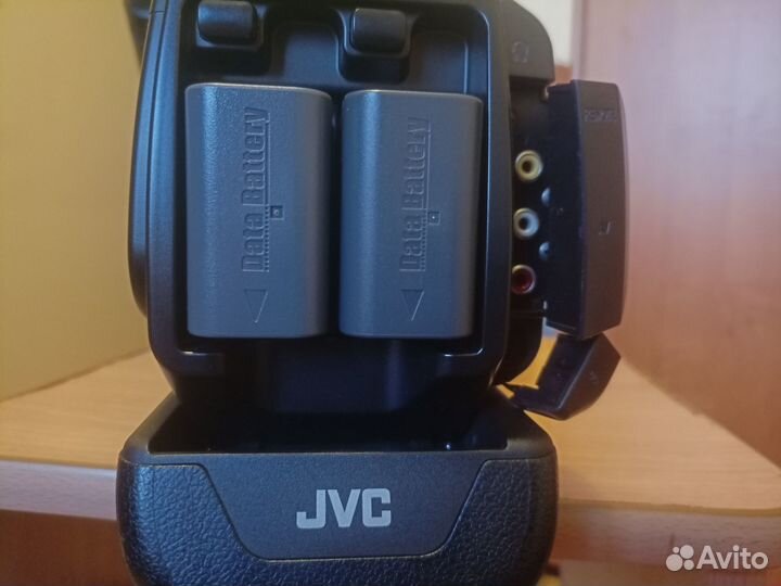 Видеокамера JVC GY-HM70E