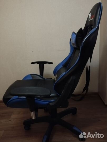 Игровое компьютерное кресло