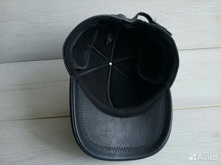 Мужская кожаная кепка утеплённая