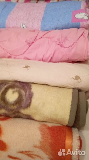 Одеяла2 стеган. пододеяльн.просты1махр,наволочки