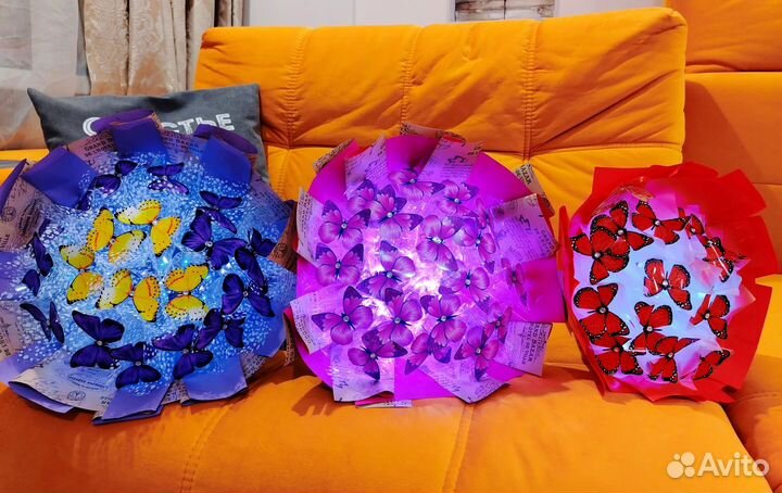 Светящиеся букеты из бабочек в наличии