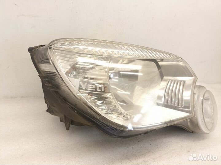 Фара передняя правая Skoda Yeti 5L 1.2 cbzb 2010