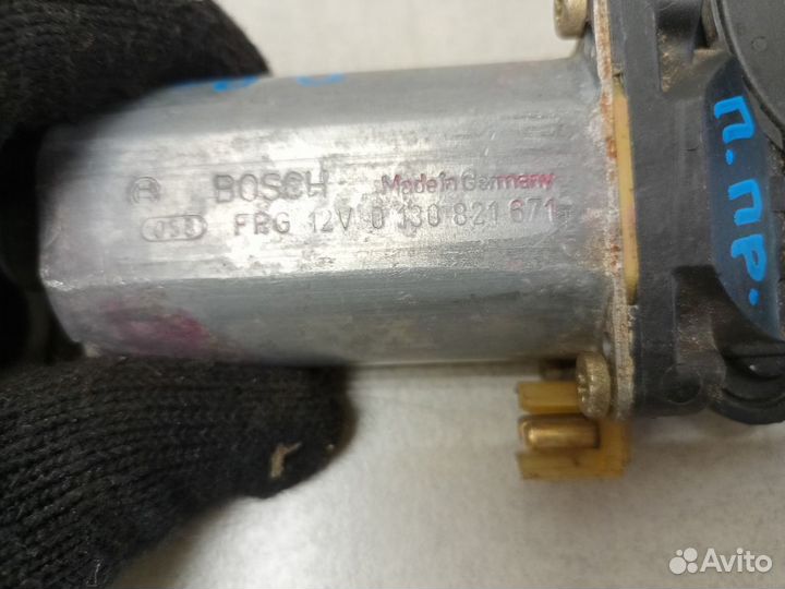 Моторчик переднего правого стеклоподъемника