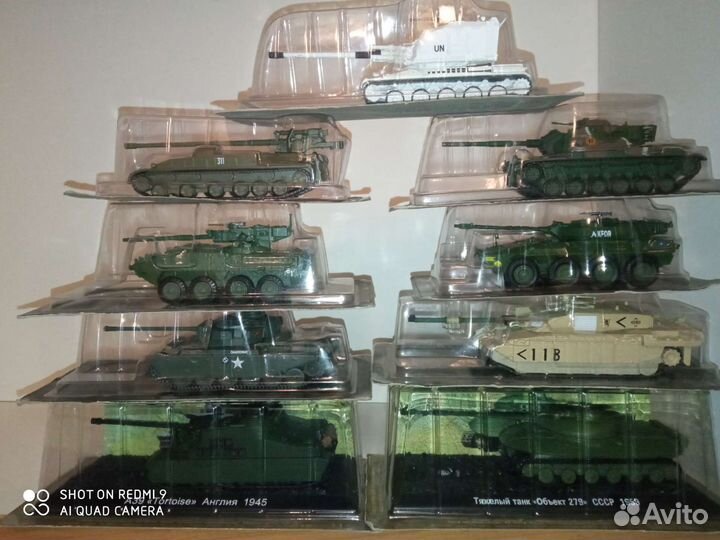 Коллекционные модели автомобилей, тракторов танков