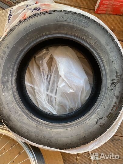 Tigar Ice 215/60 R16 99T