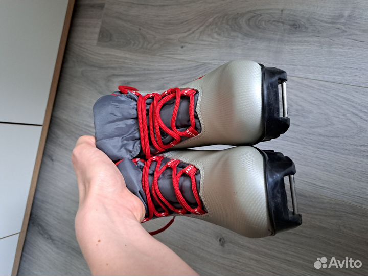 Лыжные ботинки детские 35 размер