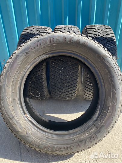 Goodyear Ultragrip Ice Arctic 215/60 R16 99T
