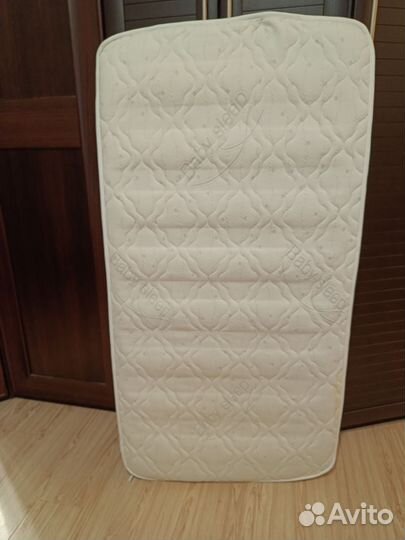 Детская кроватка с маятником и ящиком