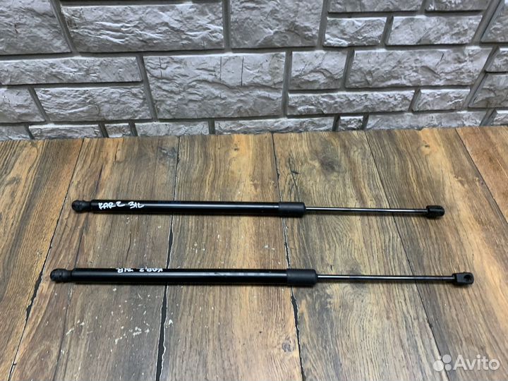 Skoda Karoq Амортизатор двери багажника LH RH