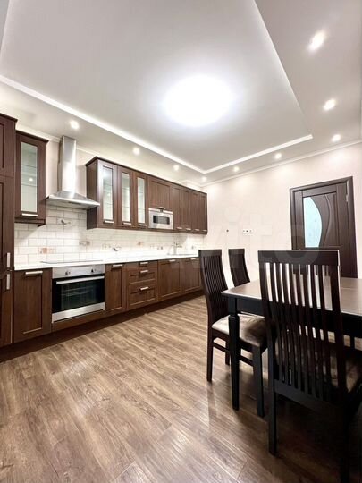 2-к. квартира, 80 м², 3/9 эт.